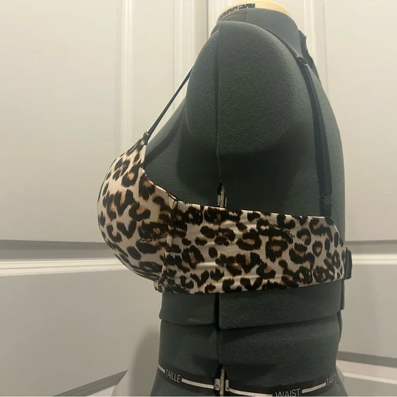 Victoria's Secret Very Sexy Push-Up Leopard Print Bra with Black Straps - Picture 3 of 4